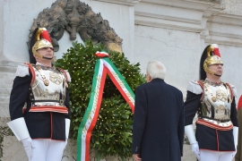 Il Presidente Mattarella all'Altare della Patria