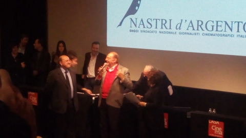 Renzo Arbore premia Fabrizio Corallo ai Nastri Documentari